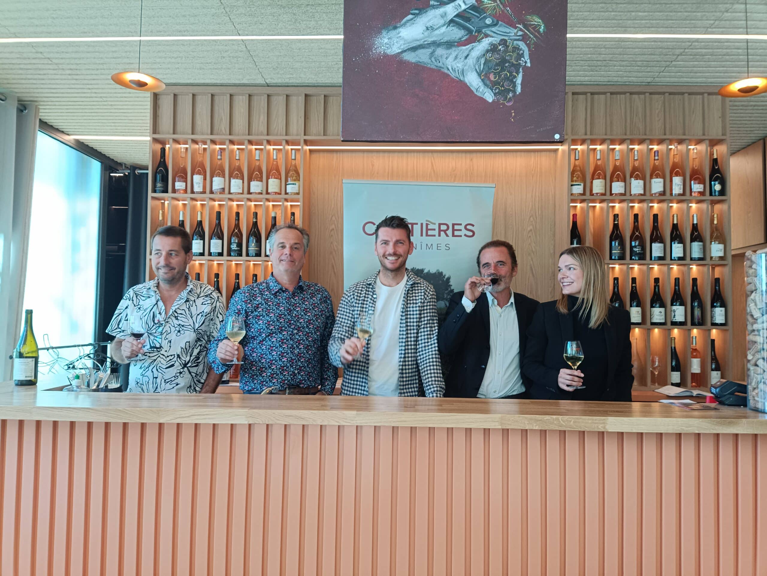 Costières2@MPDelpeuch L’équipe du syndicat, accompagnée du chef étoilé nîmois.